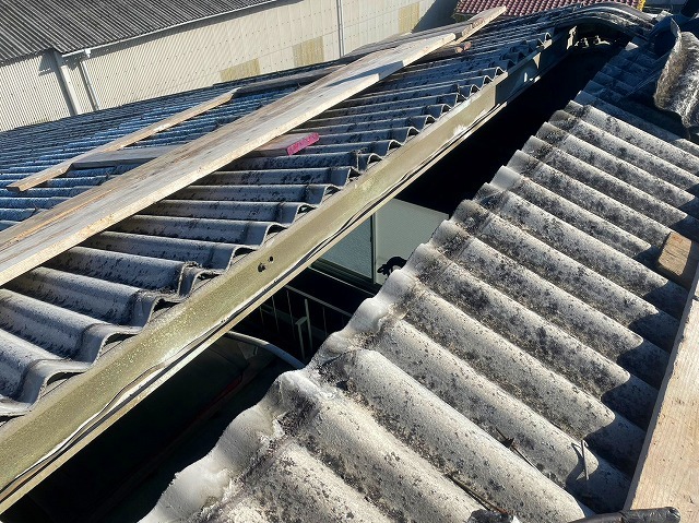 稲美町の屋根補修で撤去された棟部